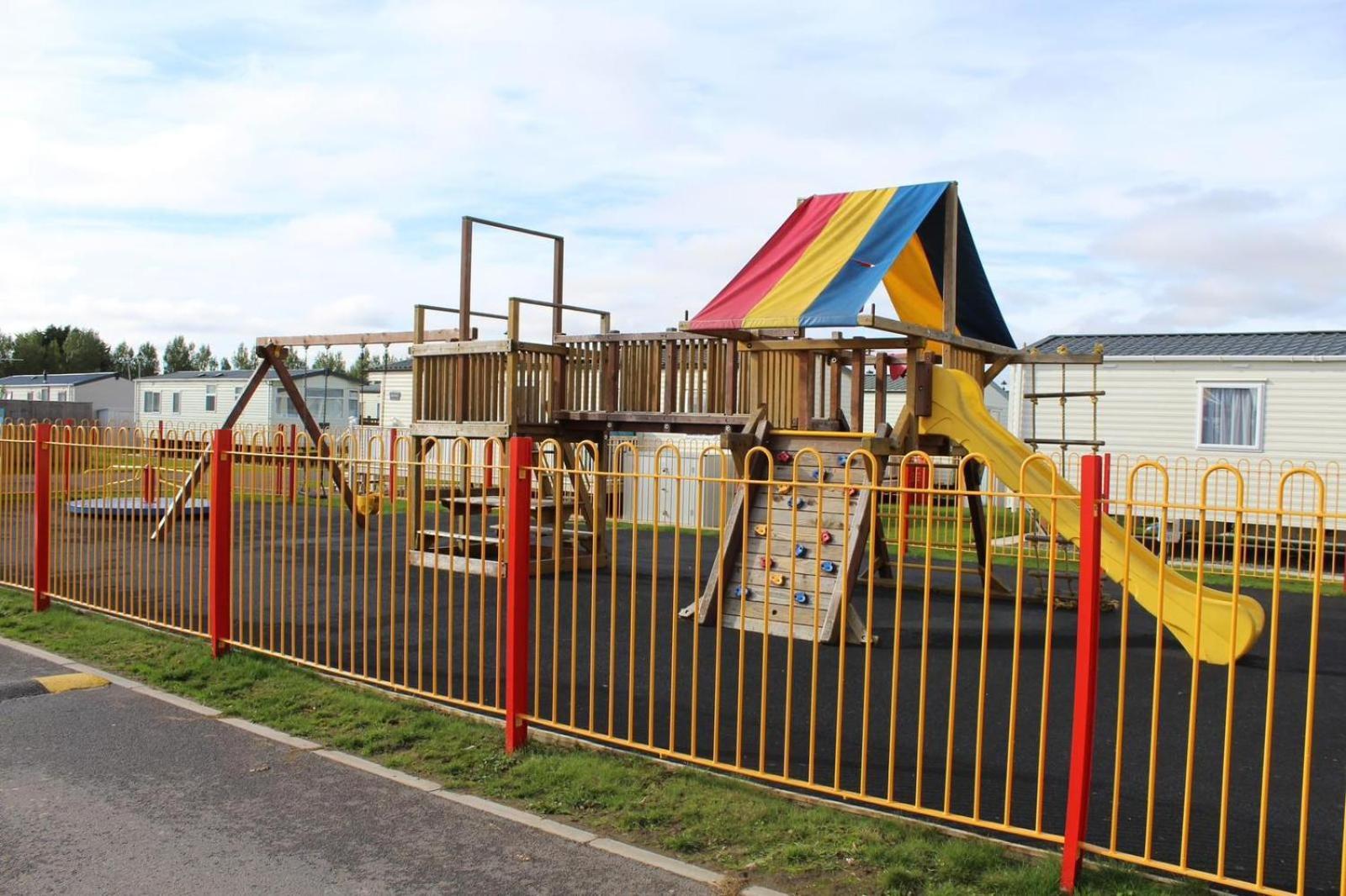 Golden Palm - The Ascot - Coastal Caravan Breaks Campsite