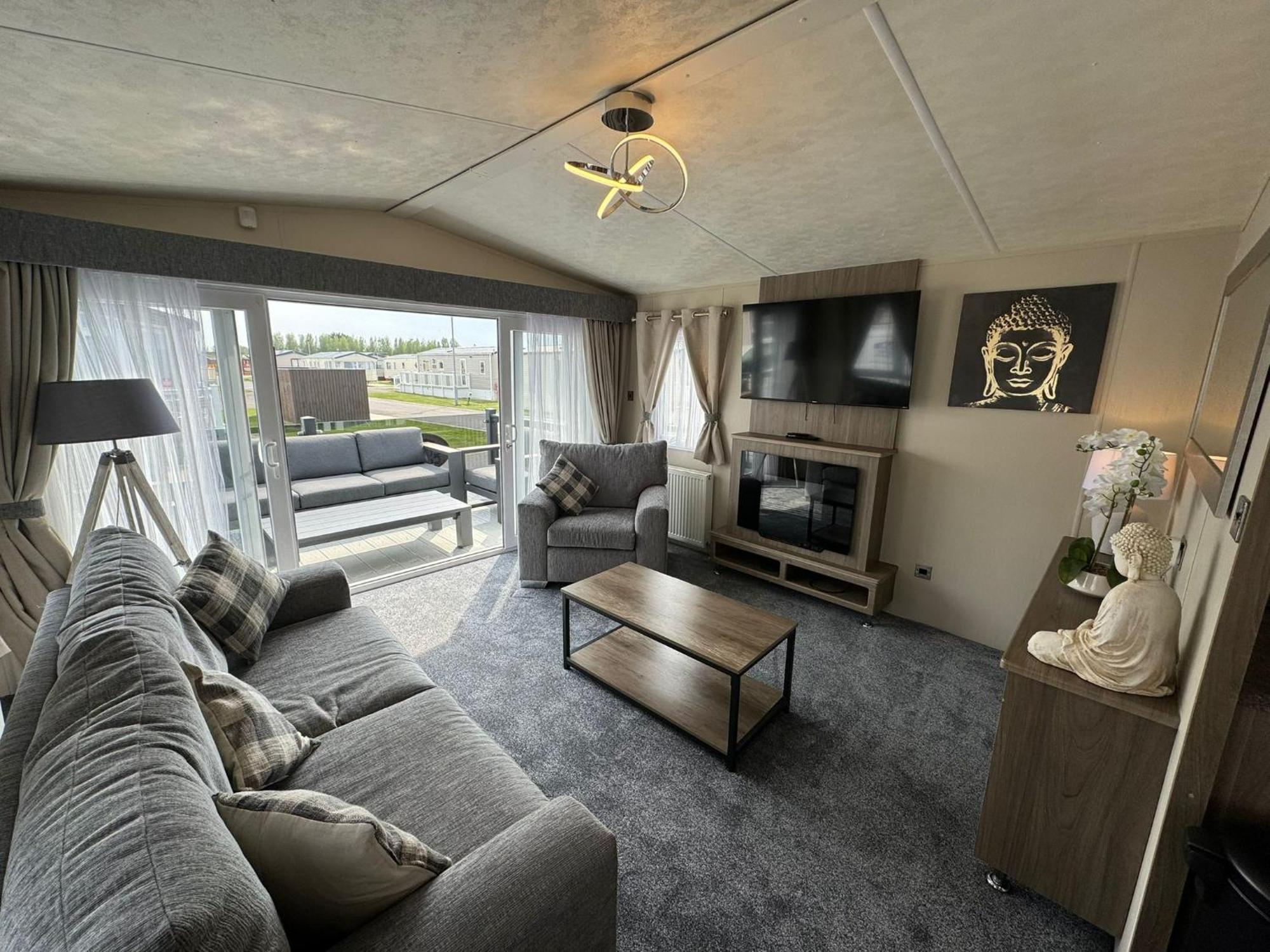 Golden Palm - The Ascot - Coastal Caravan Breaks