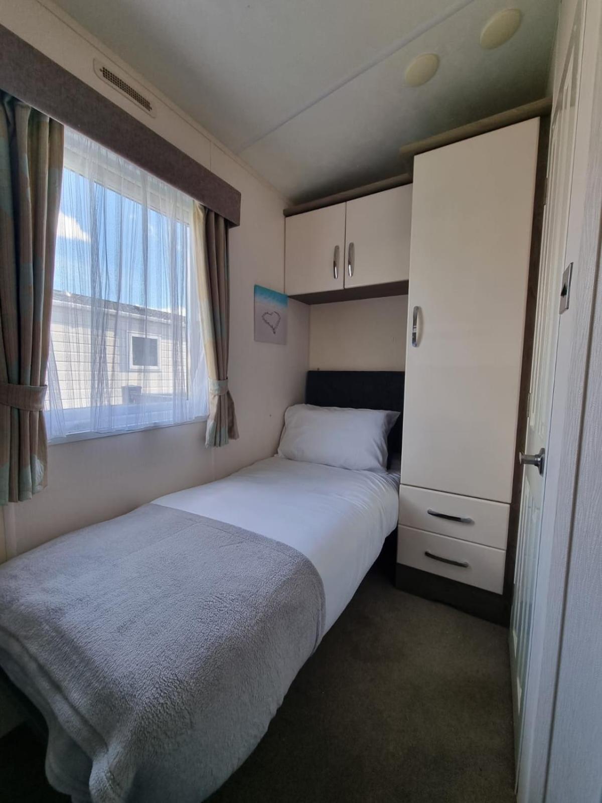 Golden Palm - The Ascot - Coastal Caravan Breaks *