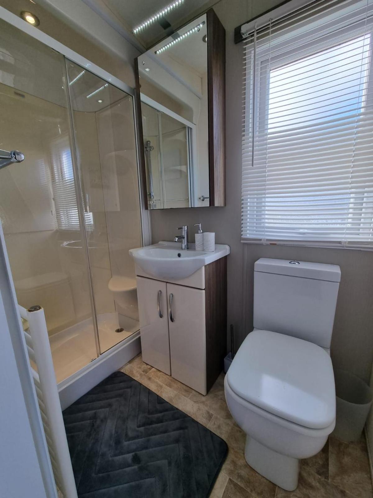 Golden Palm - The Ascot - Coastal Caravan Breaks Campsite